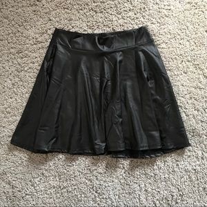 SKIRTS 3/$20 💫 Faux Leather Skater Skirt